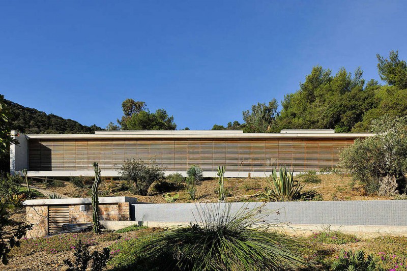 Бетон в интерьере современного дома на юге Франции