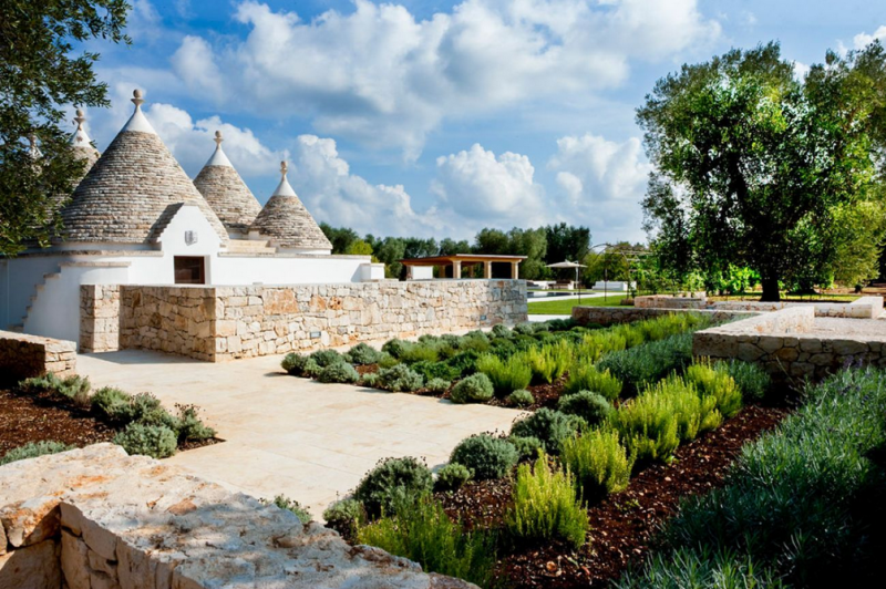 Небольшой отель-трулло Baraquiel в Сан-Микеле-Салентино, Италия Небольшой отель-трулло Baraquiel в Сан-Микеле-Салентино, Италия