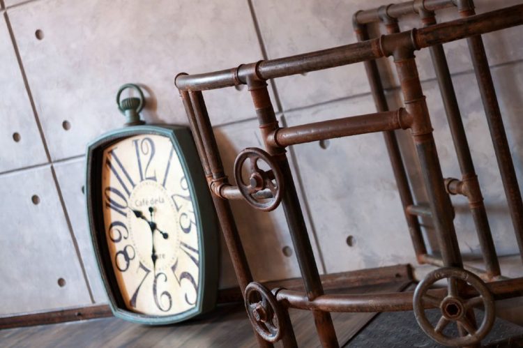 Эклектичный декор лофта, расположенного в бывшем старинном магазине