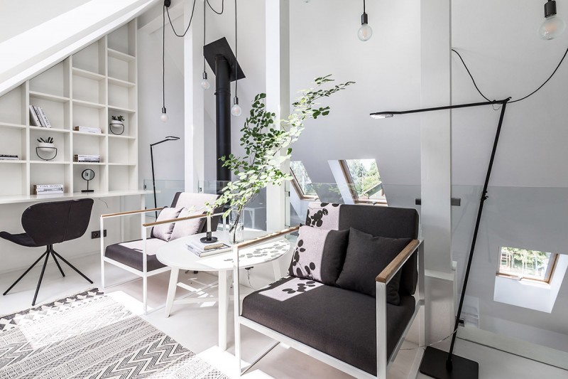 Интерьер просторной мансарды