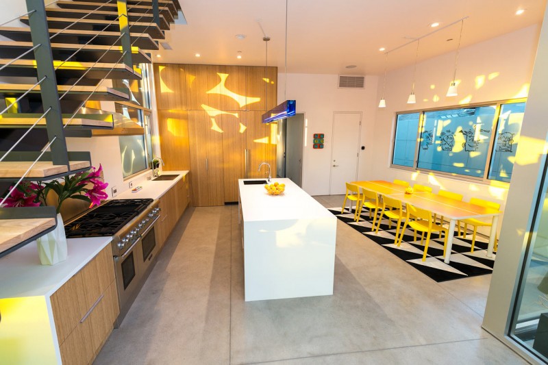 Резиденция в Калифорнии с фасадом из металлических цветов