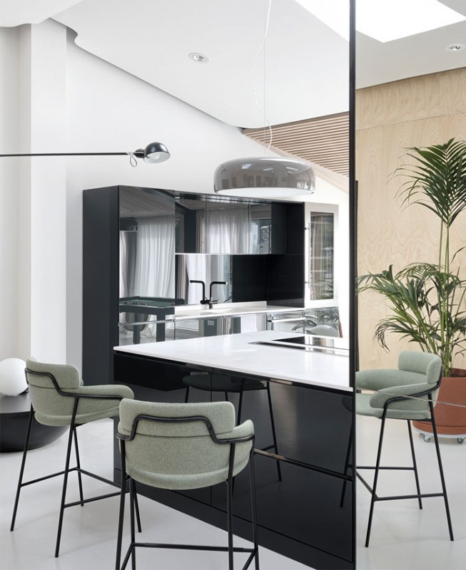 Открытая планировка просторной квартиры в Белграде