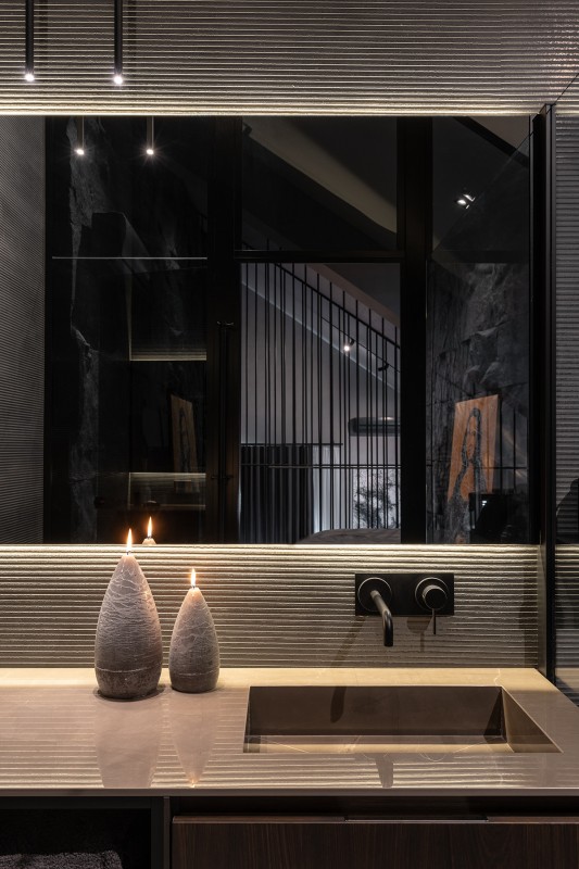 Двухуровневый пентхаус в стиле "брутализм" Двухуровневый пентхаус в стиле "брутализм"