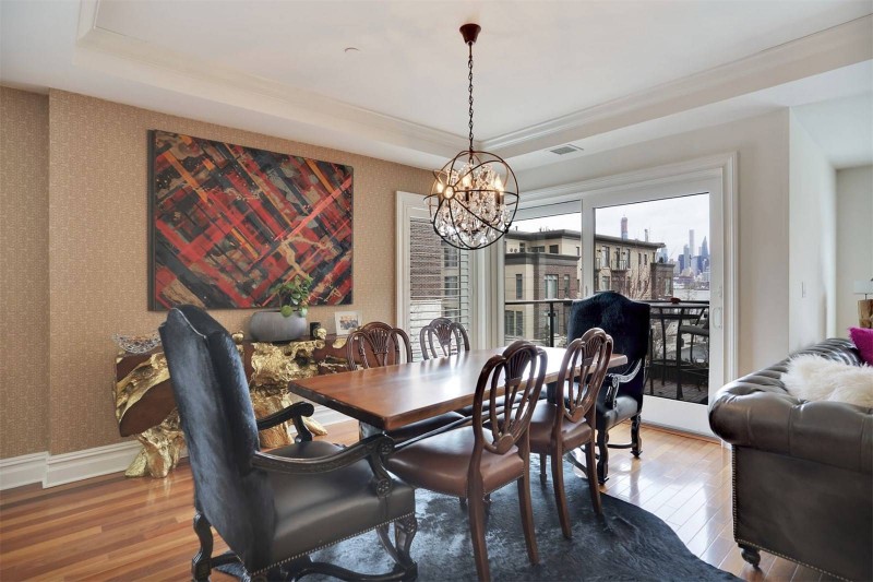 Интерьер роскошных просторных апартаментов