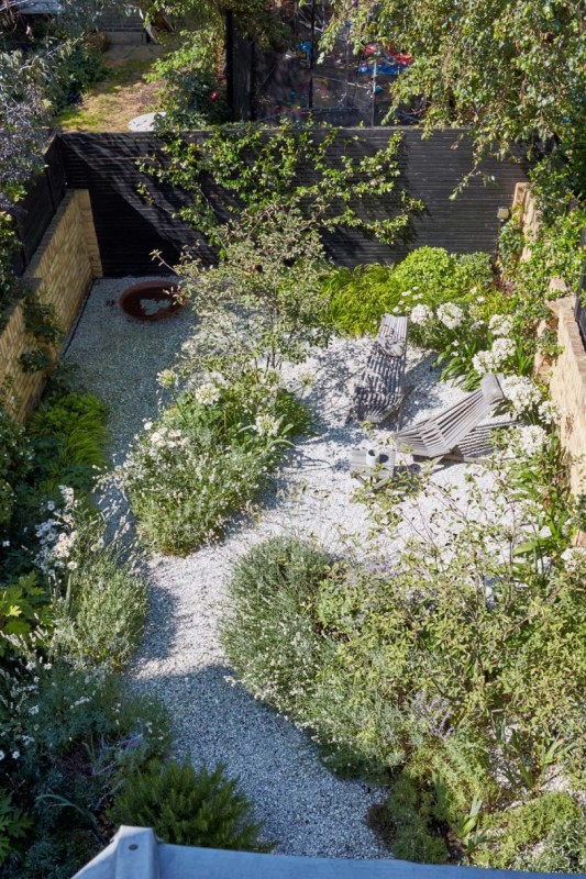 Многоуровневый дом с террасой, расположенный в Лондоне