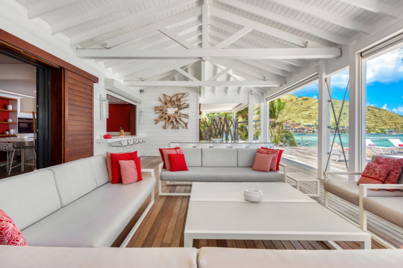 Впечатляющая вилла на берегу океана на острове Сен-Мартен Впечатляющая вилла на берегу океана на острове Сен-Мартен