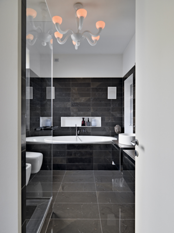 "50 оттенков фиолетового": дизайн квартиры ведущего телешоу