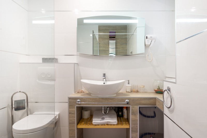 Интерьер апартаментов, сочетающий в себе винтаж и современность