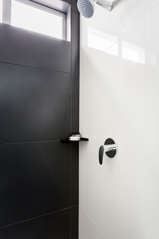 Приглушенные оттенки и элегантная современная мебель в интерьере апартаментов в Кейптауне Приглушенные оттенки и элегантная современная мебель в интерьере апартаментов в Кейптауне