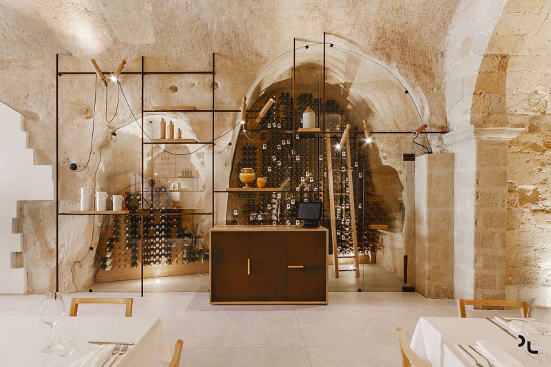 Ресторан-пиццерия Oi Mari, расположенный в пещере в Италии Ресторан-пиццерия Oi Mari, расположенный в пещере в Италии