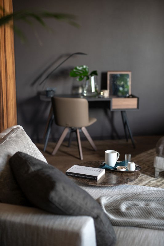 Пентхаус с многофункциональными пространствами и уникальной винтовой лестницей Пентхаус с многофункциональными пространствами и уникальной винтовой лестницей