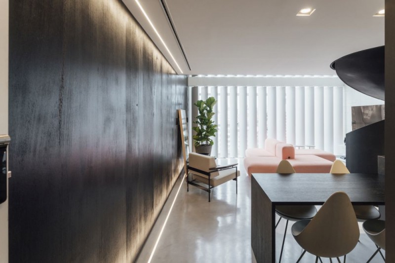 Стильная квартира-лофт с оригинальной винтовой лестницей