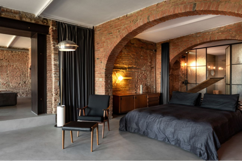 Двухэтажный лофт с панорамными окнами в итальянской провинции Пиза