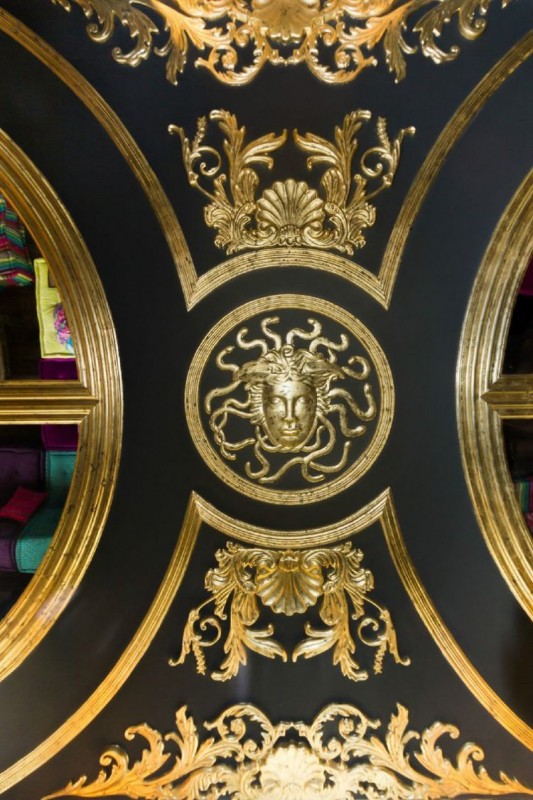 Эклектичный декор лофта, расположенного в бывшем старинном магазине