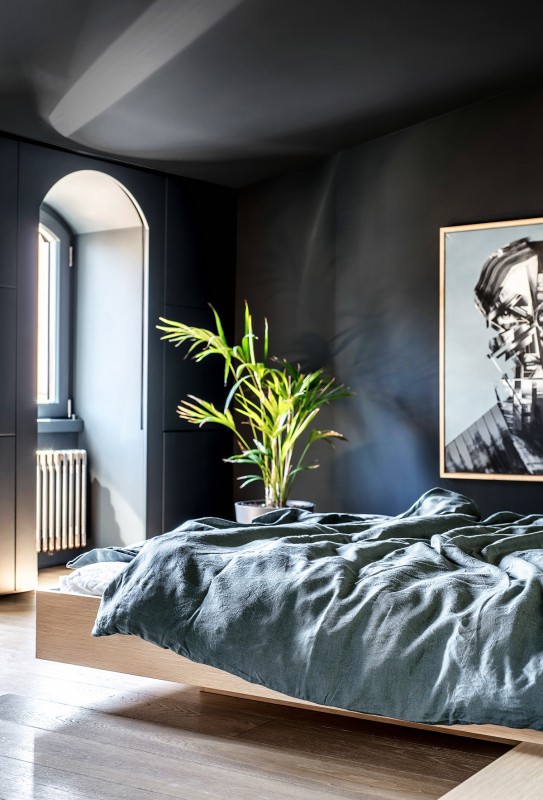 Монохромный интерьер двухуровневой квартиры Монохромный интерьер двухуровневой квартиры