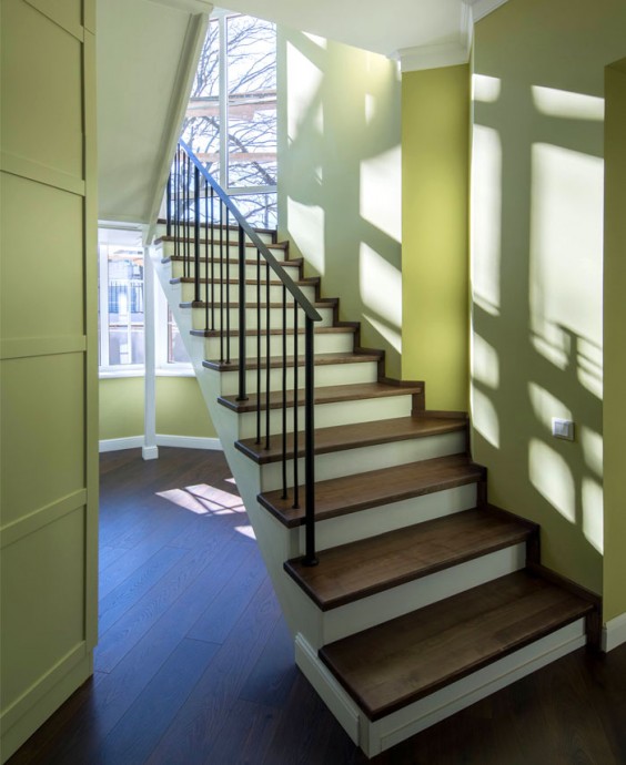 Контрастные цветовые сочетания в декоре двухуровневой квартиры Контрастные цветовые сочетания в декоре двухуровневой квартиры