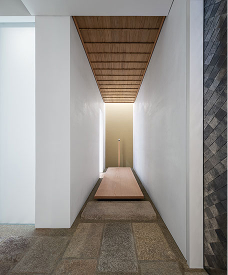 Минималистский интерьер просторной квартиры в Нью-Йорке