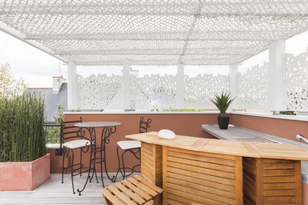 Смелое использование ярких цветов на вилле во Франции