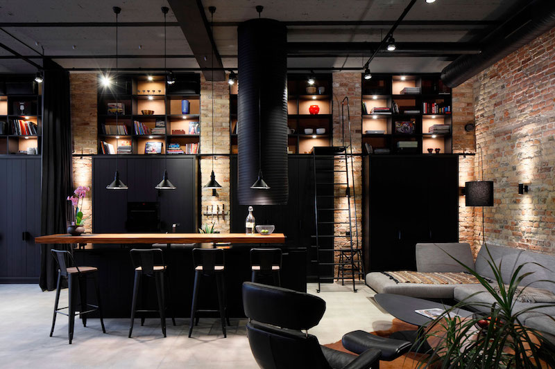 Сочетание индустриального и скандинавского стилей в интерьере уютной квартиры