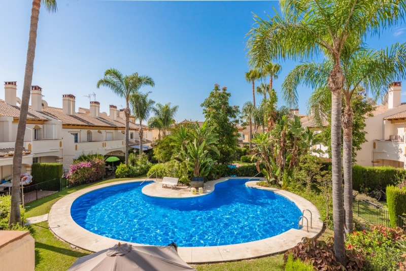 Двухуровневый таунхаус с террасой в Коста-дель-Соль, Испания