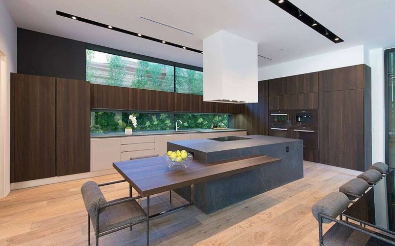 Роскошная современная резиденция, расположенная в Лос-Анджелесе