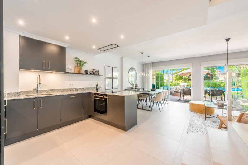 Двухуровневый таунхаус с террасой в Коста-дель-Соль, Испания