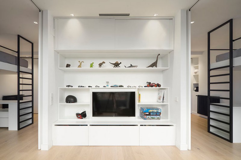 Чёрные акценты в интерьере апартаментов в Барселоне Чёрные акценты в интерьере апартаментов в Барселоне