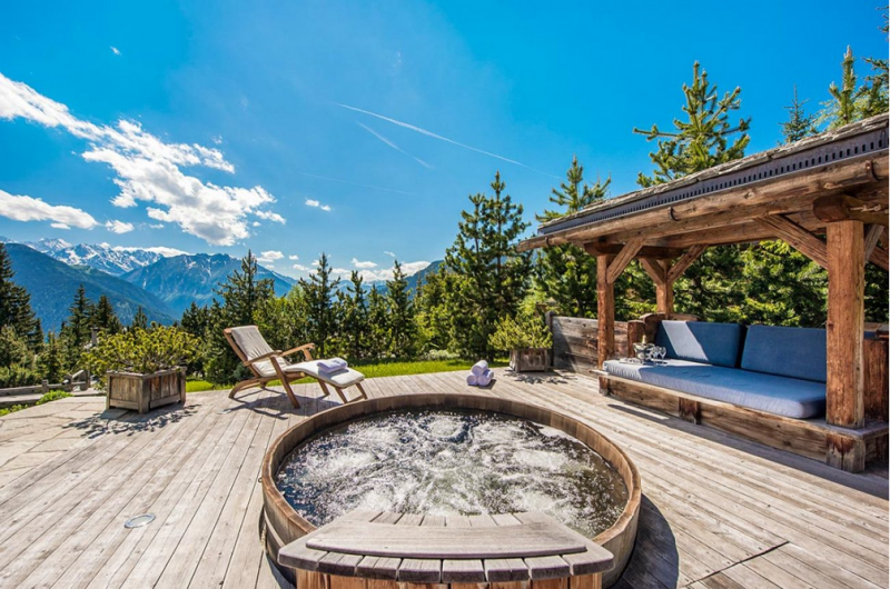 Классическое деревянное шале в Банье, Швейцария