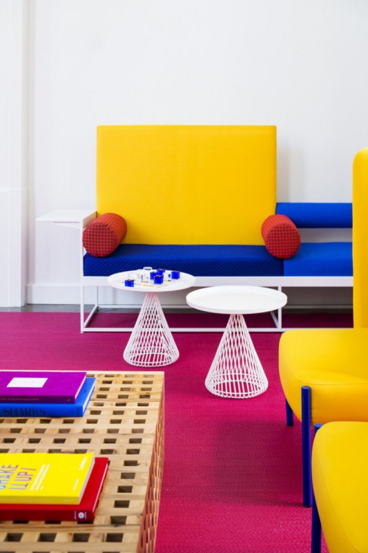 Неоновые цвета в интерьере отеля Shoreline Hotel Waikiki 4* на острове Оаху, Гавайи Неоновые цвета в интерьере отеля Shoreline Hotel Waikiki 4* на острове Оаху, Гавайи