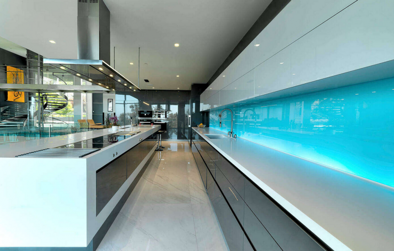 Роскошная резиденция, расположенная в Лос-Альтосе, штат Калифорния Роскошная резиденция, расположенная в Лос-Альтосе, штат Калифорния