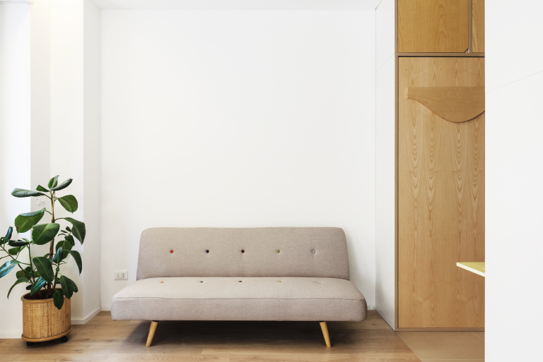 Многофункциональная подвижная стена в небольшой квартире