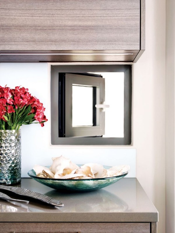 Скромный, экологичный приморский дом актера Брайана Крэнстона