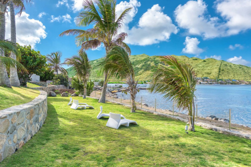 Впечатляющая вилла на берегу океана на острове Сен-Мартен Впечатляющая вилла на берегу океана на острове Сен-Мартен