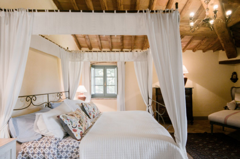 Деревенская усадьба с видом на холмы Кьянти, Италия Деревенская усадьба с видом на холмы Кьянти, Италия