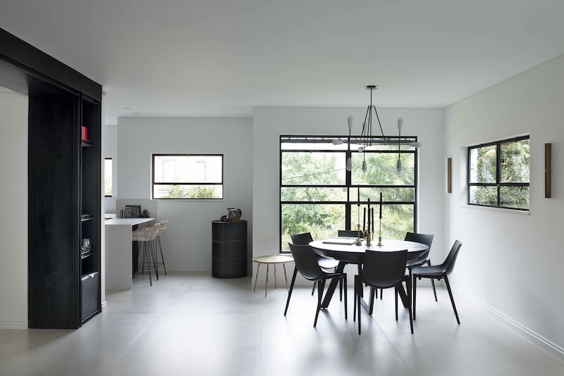 Монохромный интерьер квартиры в Тель-Авиве