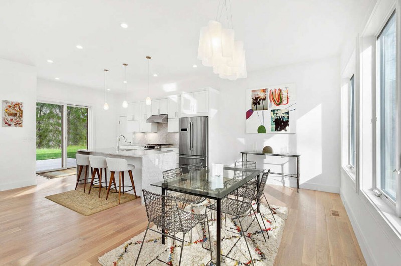 Проект двухэтажного дома, расположенного в Ист-Хэмптоне, штат Нью-Йорк