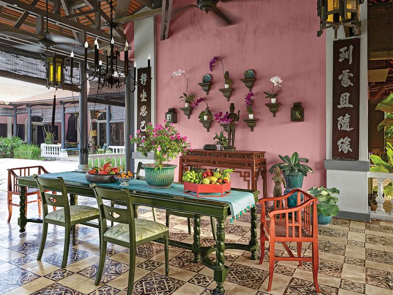 Атмосфера подлинной старины в интерьере дома во Вьетнаме