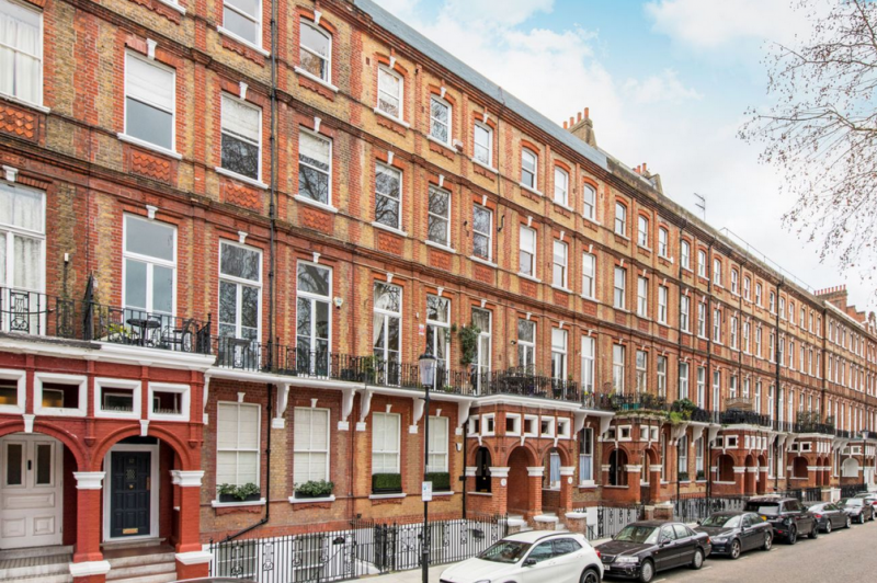 Отремонтированный викторианский дом в районе Кенсингтон в Лондоне