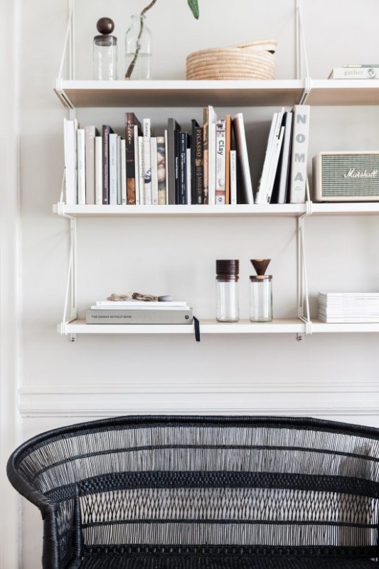 Плетеная мебель и элементы декора в интерьере афинской квартиры Плетеная мебель и элементы декора в интерьере афинской квартиры