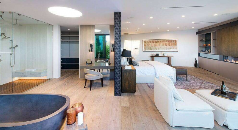 Роскошная современная резиденция, расположенная в Лос-Анджелесе