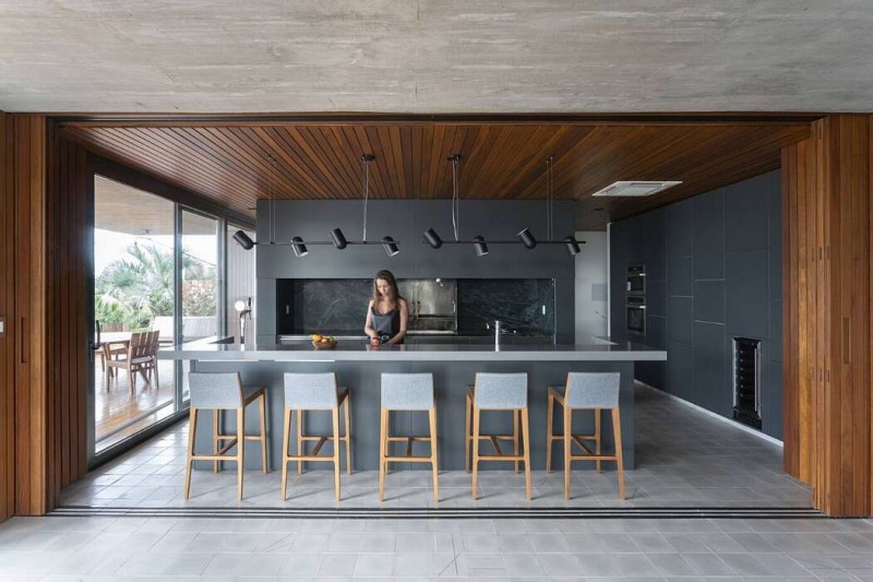 Современный двухэтажный дом, расположенный в Пелотасе, Бразилия