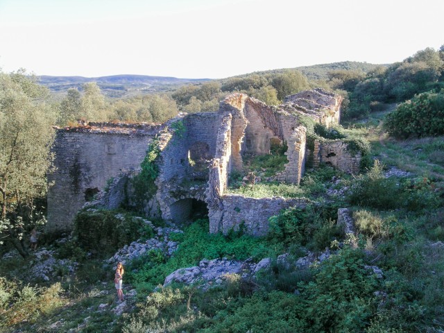 Воссозданный из руин каменный дом в окрестностях Севенн, Франция