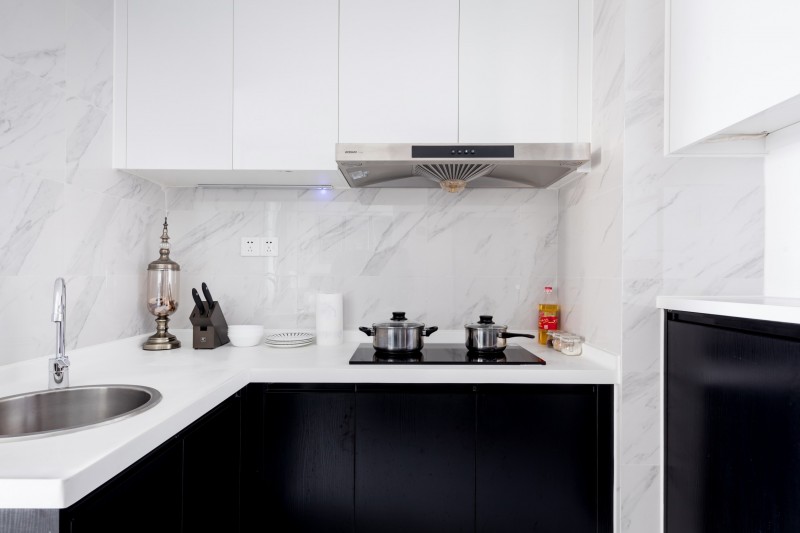 Интерьер в черно-белых тонах Интерьер в черно-белых тонах