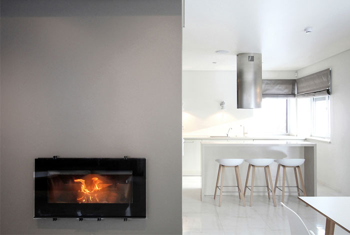 Минималистичный стиль и доминирующий белый цвет в интерьере дома в Клайпеде Минималистичный стиль и доминирующий белый цвет в интерьере дома в Клайпеде