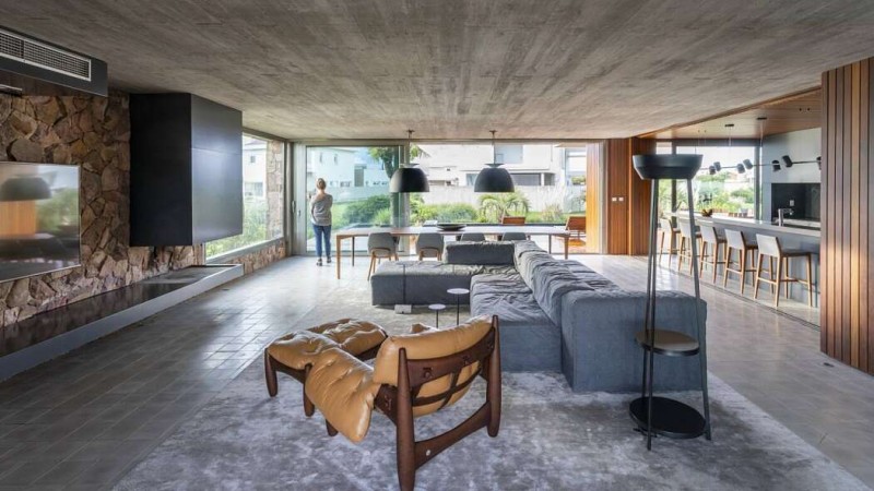 Современный двухэтажный дом, расположенный в Пелотасе, Бразилия