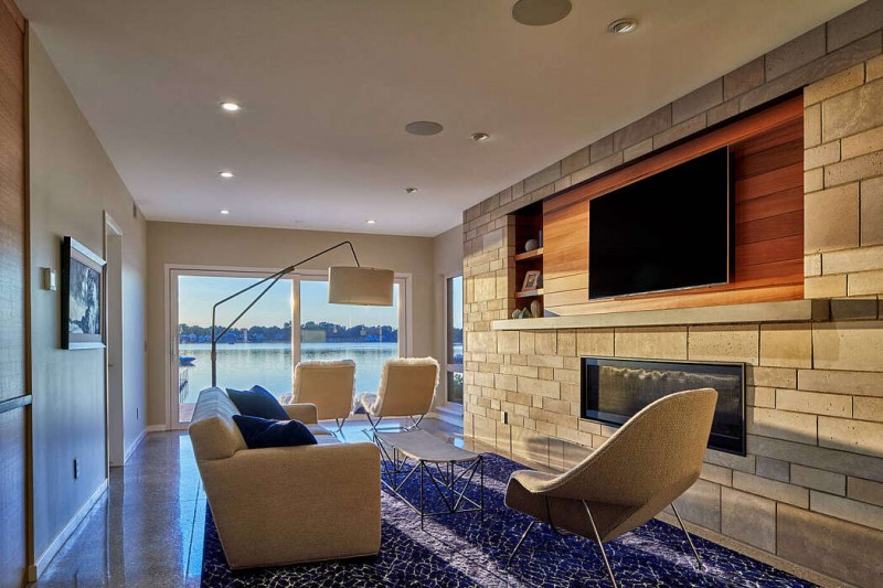 Трехэтажная резиденция, расположенная в Рокфорде, штат Мичиган Трехэтажная резиденция, расположенная в Рокфорде, штат Мичиган