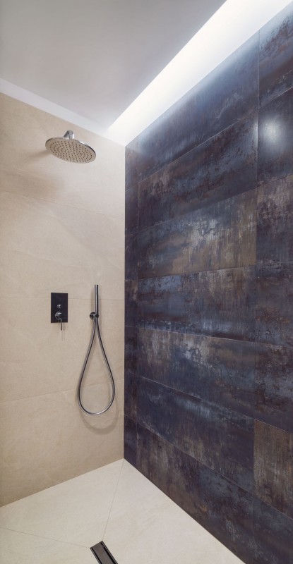 Сочетание дерева и металла в апартаментах, расположенных в Бухаресте