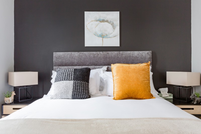 Приглушенные оттенки и элегантная современная мебель в интерьере апартаментов в Кейптауне Приглушенные оттенки и элегантная современная мебель в интерьере апартаментов в Кейптауне