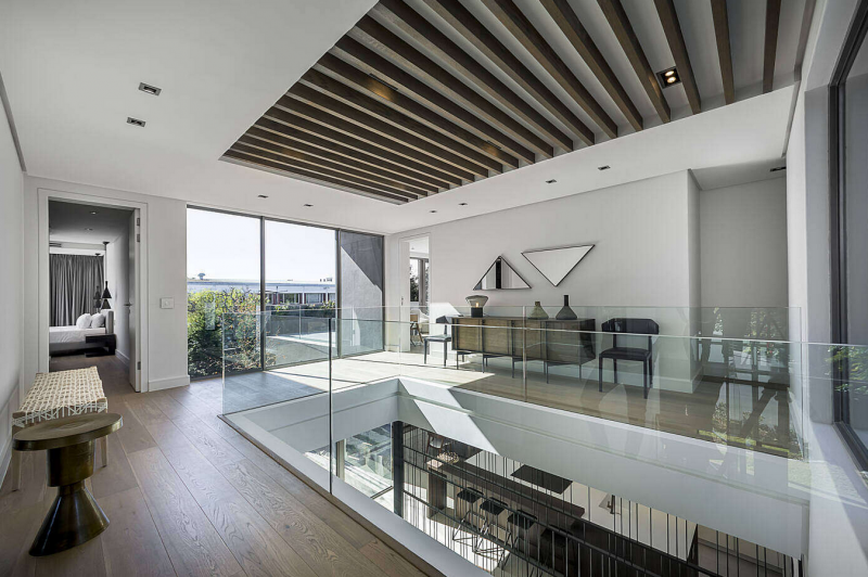 Современный двухэтажный дом, расположенный в Кейптауне, Южная Африка