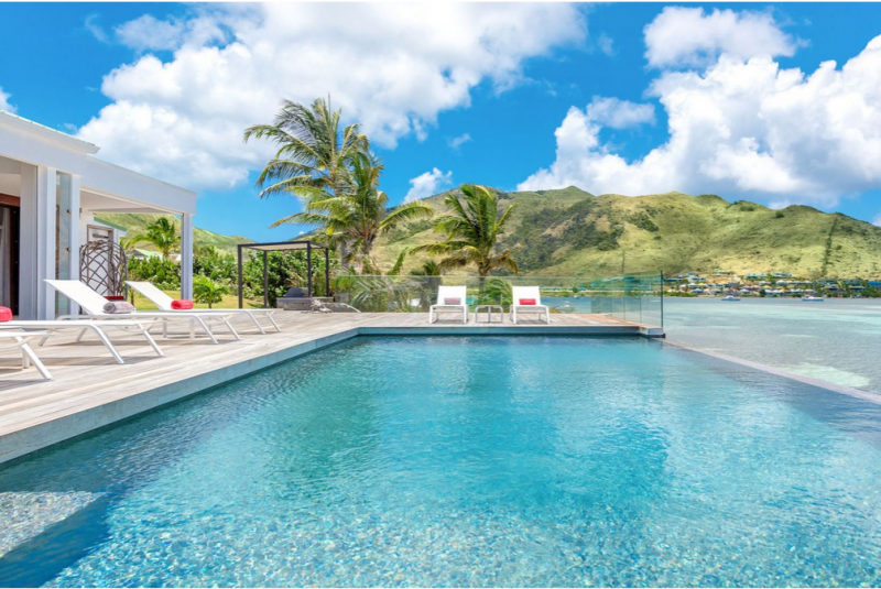 Впечатляющая вилла на берегу океана на острове Сен-Мартен Впечатляющая вилла на берегу океана на острове Сен-Мартен